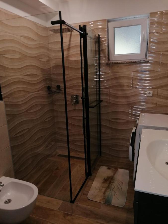 Apartmani Valerija I Joso 比比涅 外观 照片