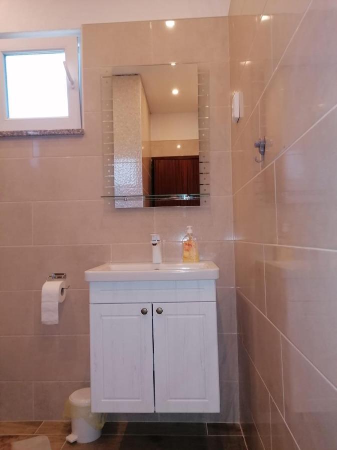 Apartmani Valerija I Joso 比比涅 外观 照片