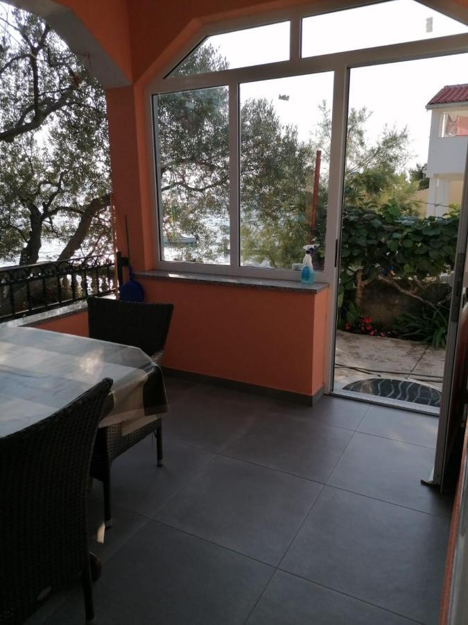Apartmani Valerija I Joso 比比涅 外观 照片
