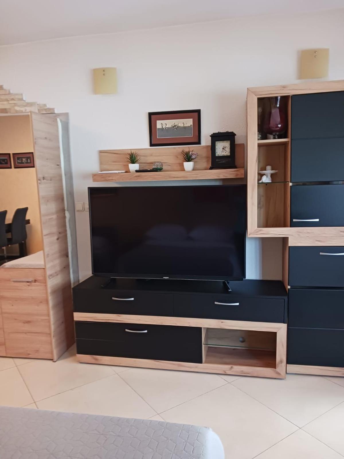 Apartmani Valerija I Joso 比比涅 客房 照片