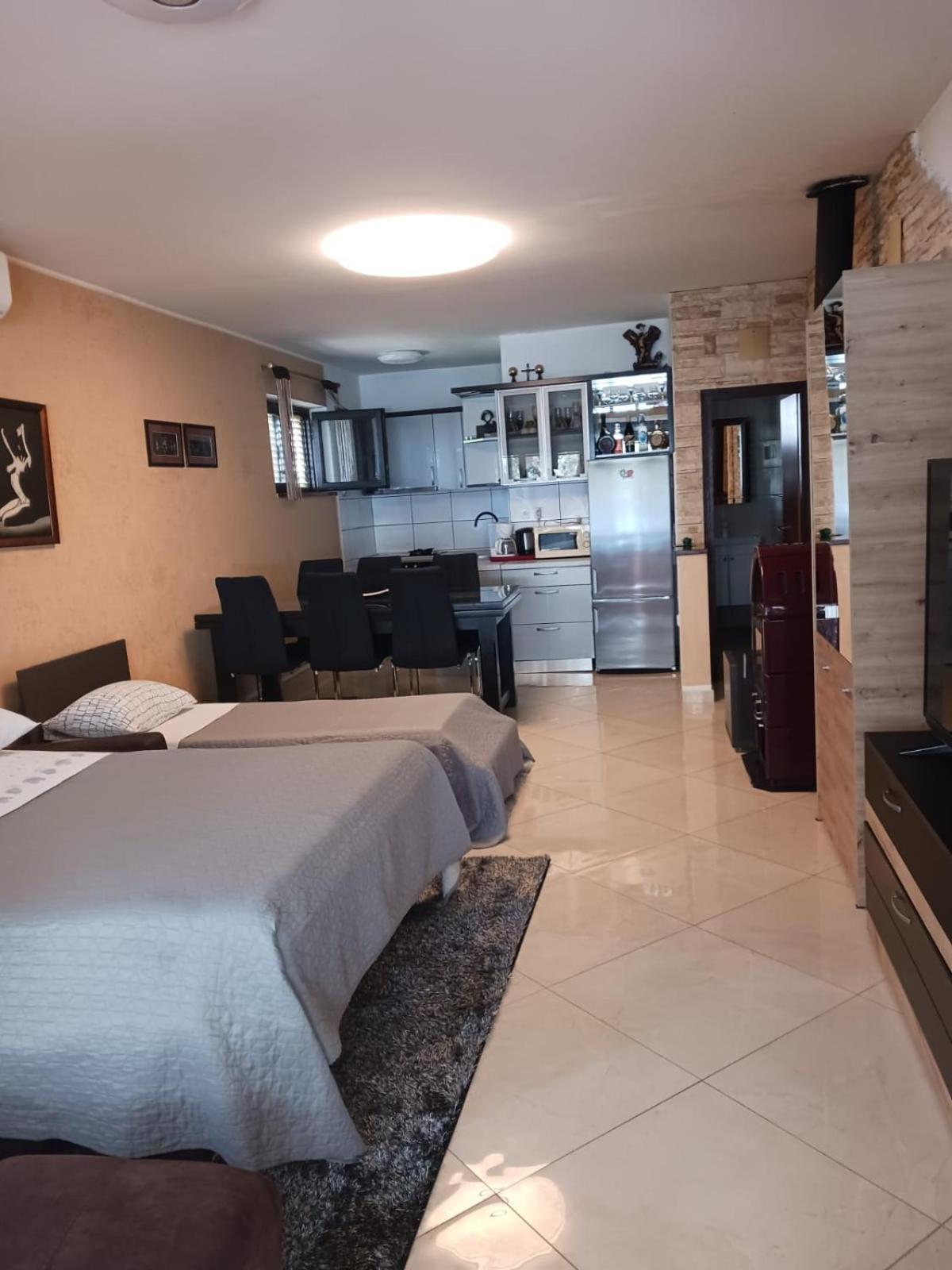 Apartmani Valerija I Joso 比比涅 客房 照片