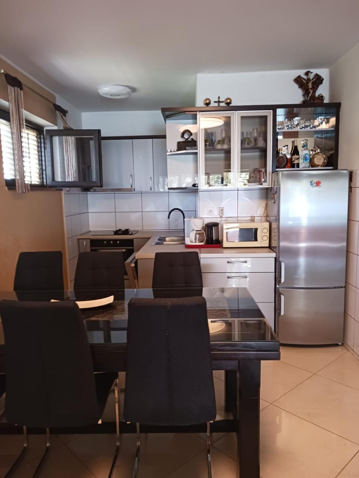 Apartmani Valerija I Joso 比比涅 客房 照片